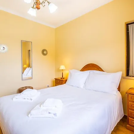 Pinheiro Αλμπουφέιρα