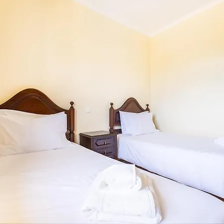 Pinheiro Βίλα Αλμπουφέιρα