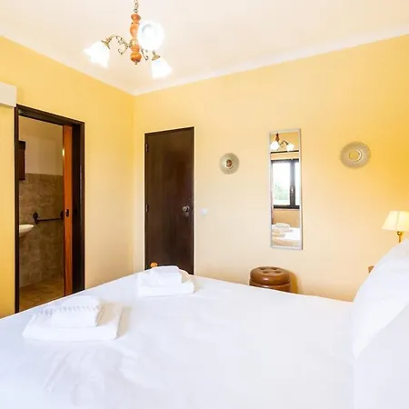 Pinheiro Αλμπουφέιρα